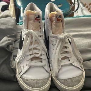 Nike Blazers Mid 77